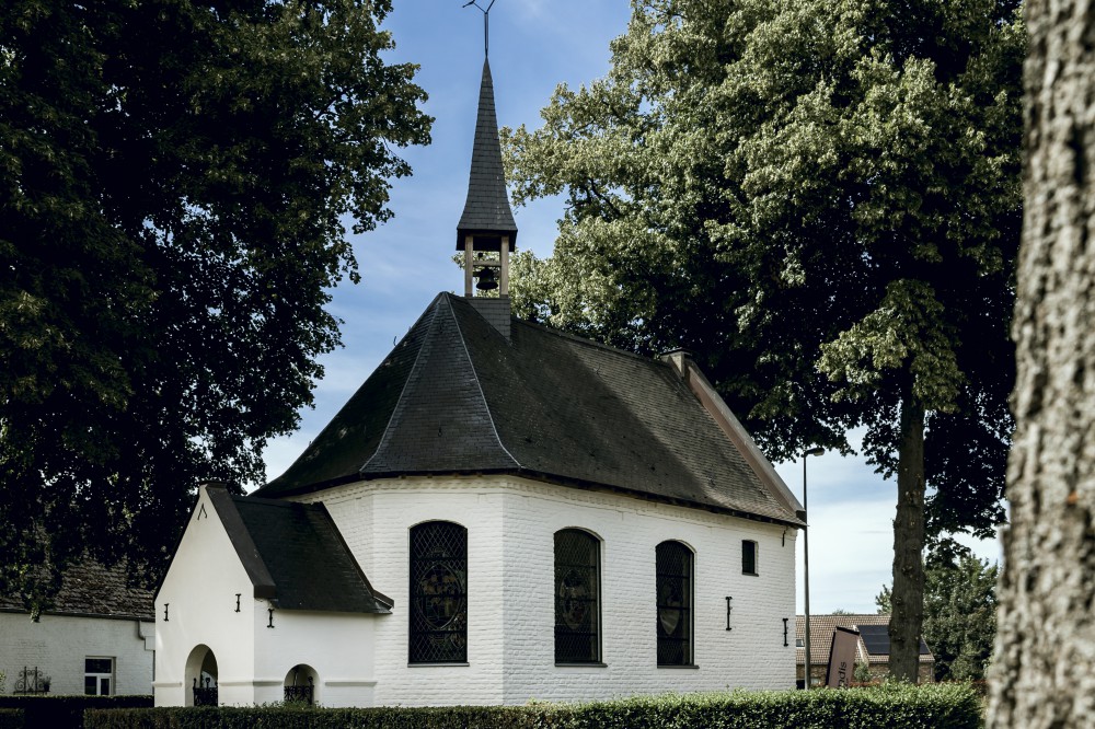 https://www.architectuurdepot.be/storage/1325/KapelHarlindis%26Relindis_05.jpg